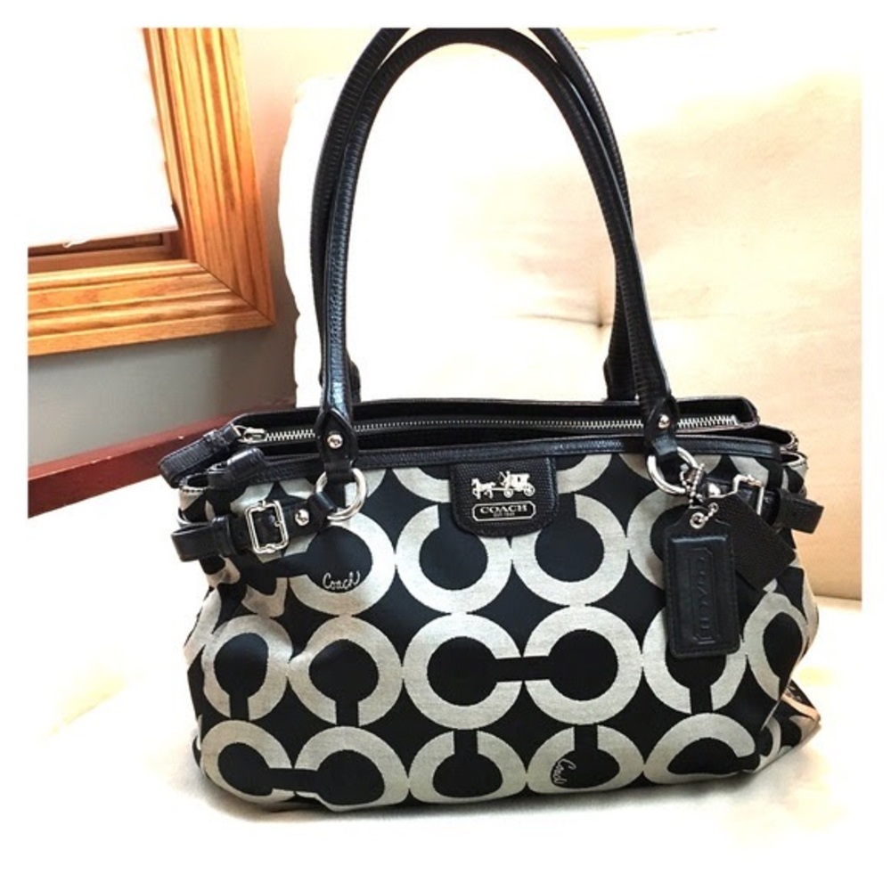 Classic Coach Insignia Purse